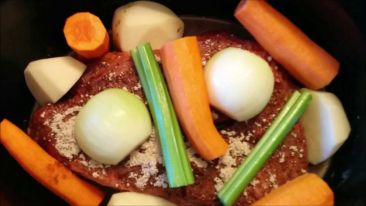 Roti de palette sauce au jus facile et délicieux à la mijoteuse.