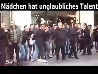 Hãy thận trọng khi rủ một cô gái chơi bóng