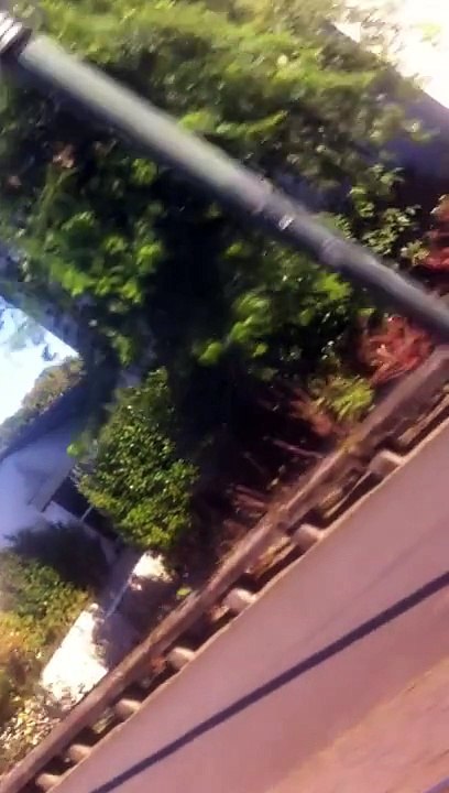 Un conducteur de tram met de l'ambiance dans le tram à Nantes !