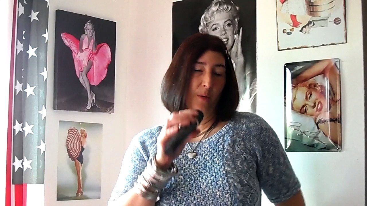 HUGUES AUFRAY ELLE DESCENT DE LA MONTAGNE...