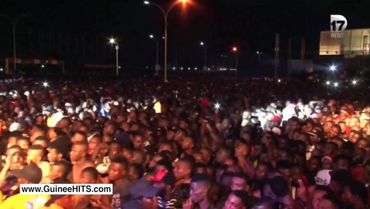 Koundoukawa sur scène du concert "EBOLA Tous Ensemble Vers La Victoire" a conakry diffusez sur la chaine D17