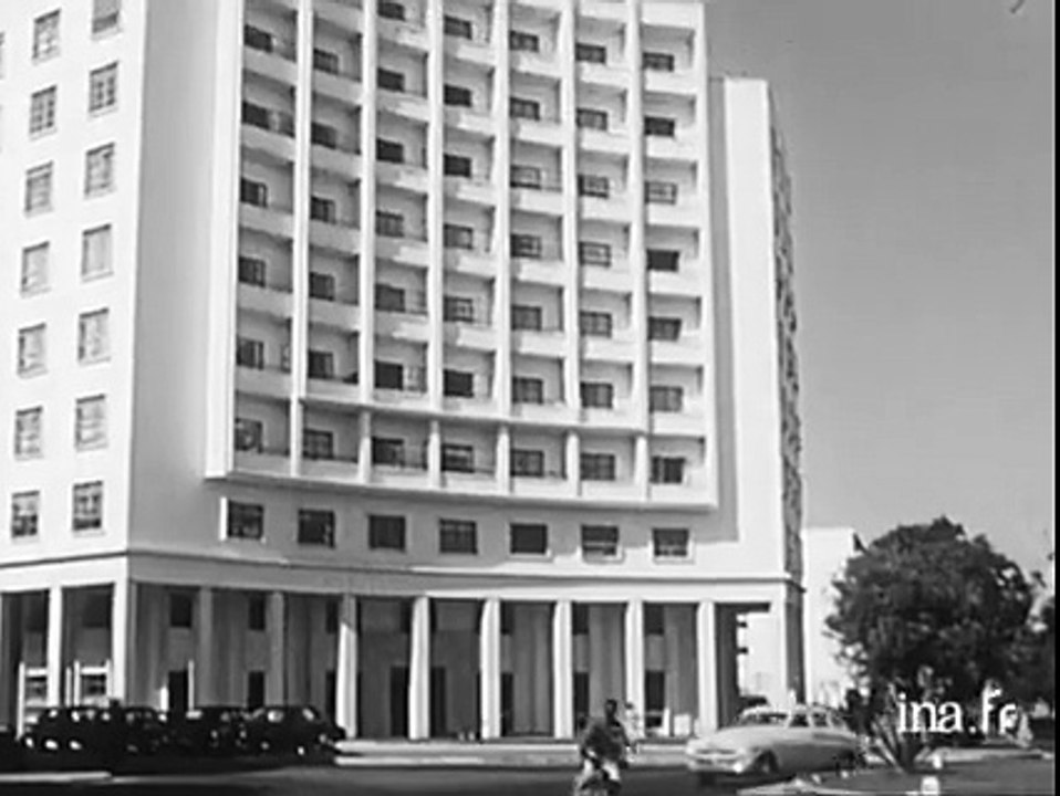 À l'occasion du centenaire de la création de Dakar, ce volet de "Connaissance de l'Union française" part à la découverte