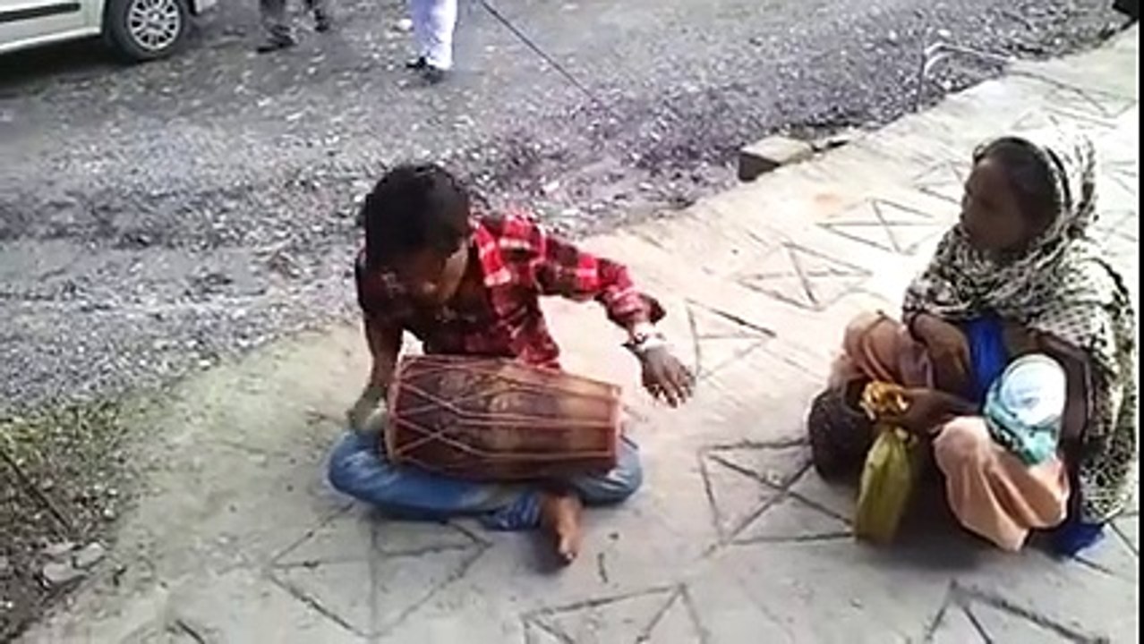 HUM TERE SHEHAR ME AYE H MUSAFIR KI TRHAS ....