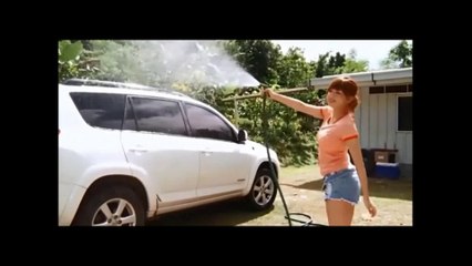 Nhân viên rửa xe xinh như vầy anh nào không muốn rửa xe