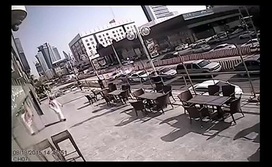 may-man-thoat-chet-khi-tam-kinh-cua-so-roi-xuong-1443283148