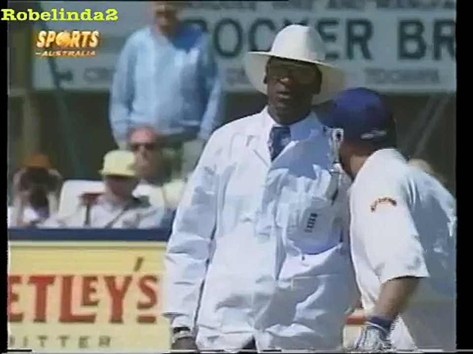Shocking England sportsmanship, batsman refuses to leave after LBW