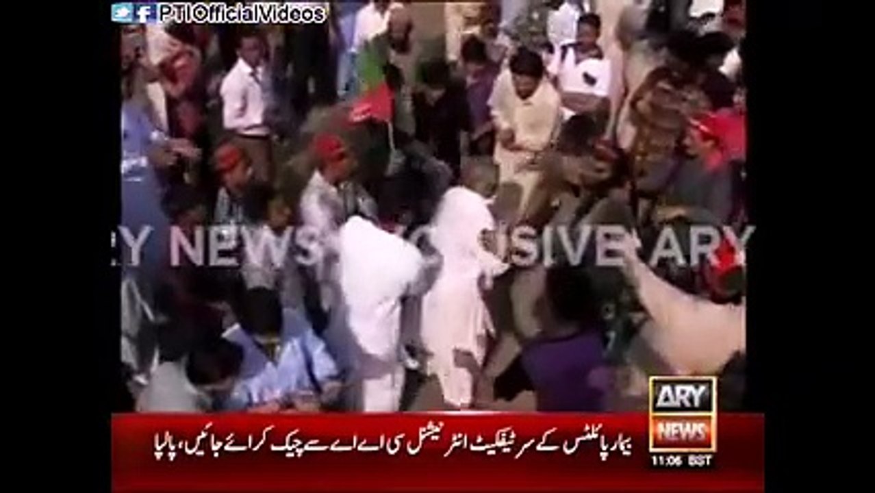 لاہور ائیرپورٹ پر آمد عمران خان میڈیا سے گفتگو کررہیے ہے
