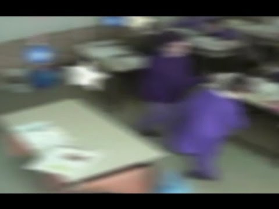 Parete (CE) - Alunni picchiati e derubati delle merende: condannata maestra (03.10.15)