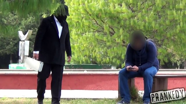 Vendiendo Droga | Sicario Cobrando Droga | Bromas de risa | Bromas pesadas | Prankedy