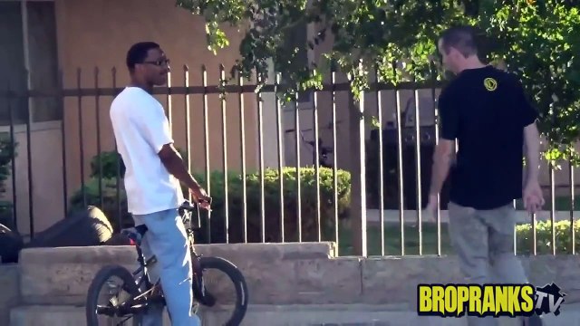 Black Jokes Prank in the Hood (PRANKS GONE WRONG) Pranks in the Ghetto Funny Pranks 2014 P