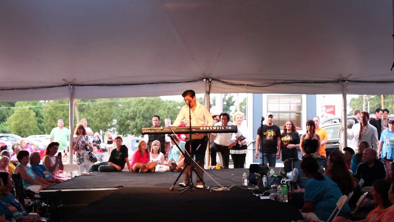 Rockin' Raffi Arto sings 'Blue Suede Shoes' Elvis Week 2015