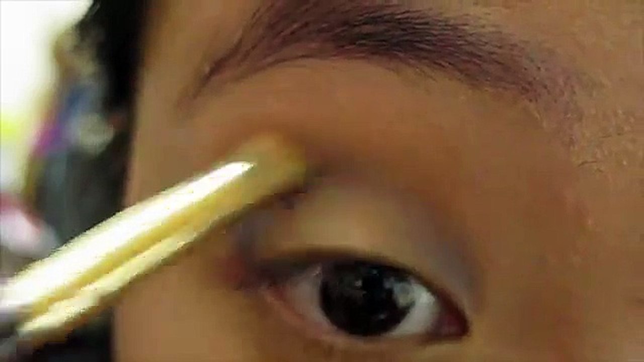 Cloudy blue eyes makeup