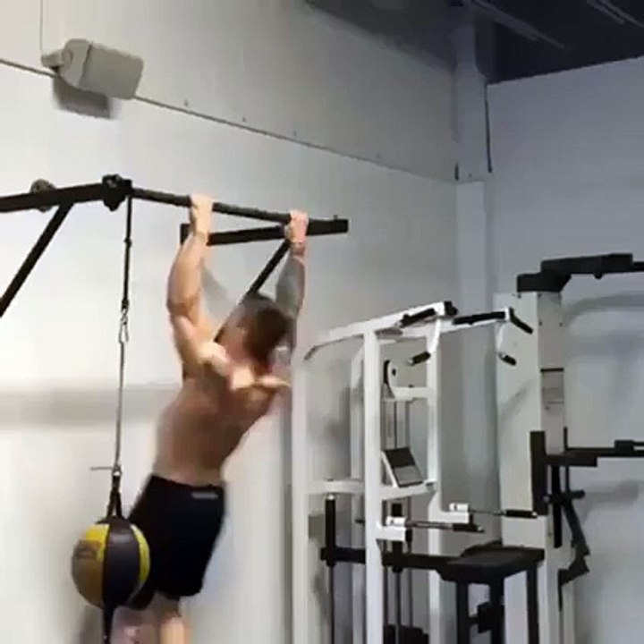 What an incredible power - lift ups like a master