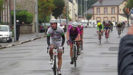 Souvenir René Lochet à Saint-Méen-le-Grand 2015 : L'arrivée