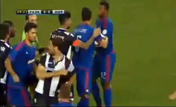 Αψιμαχία παικτών ΠΑΟΚ-Ολυμπιακός