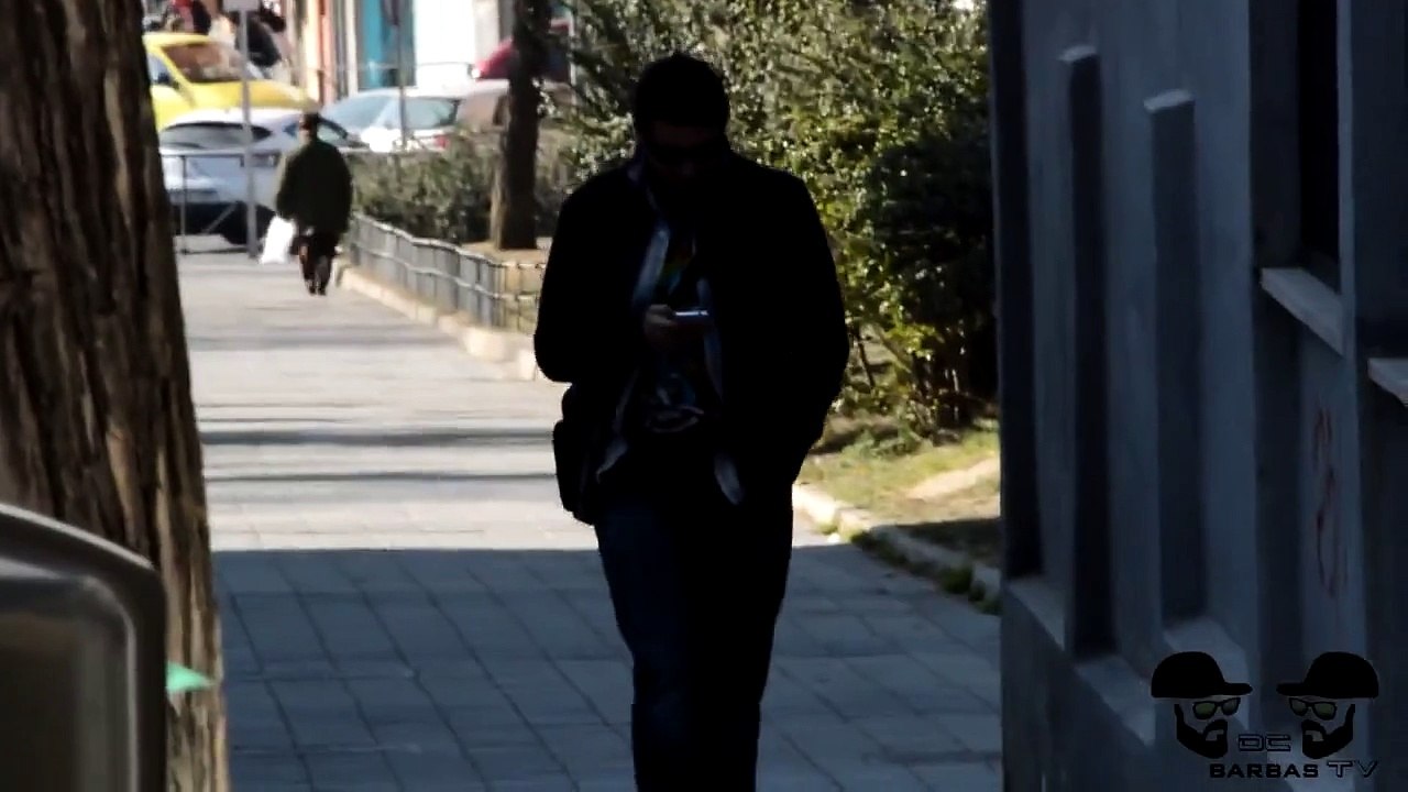 Broma del Disparo MUERTE POR DISPARO GUN SHOOTING PRANK ☣ Broma Camara Oculta DCBarbasTV