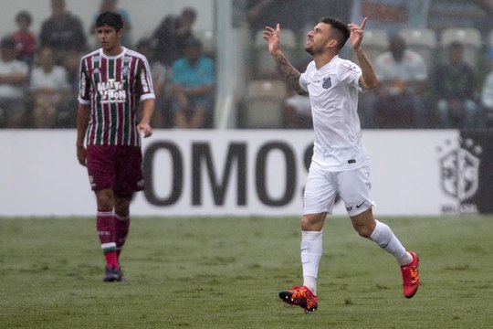 Show na Vila! Santos vence Fluminense e entra no G4