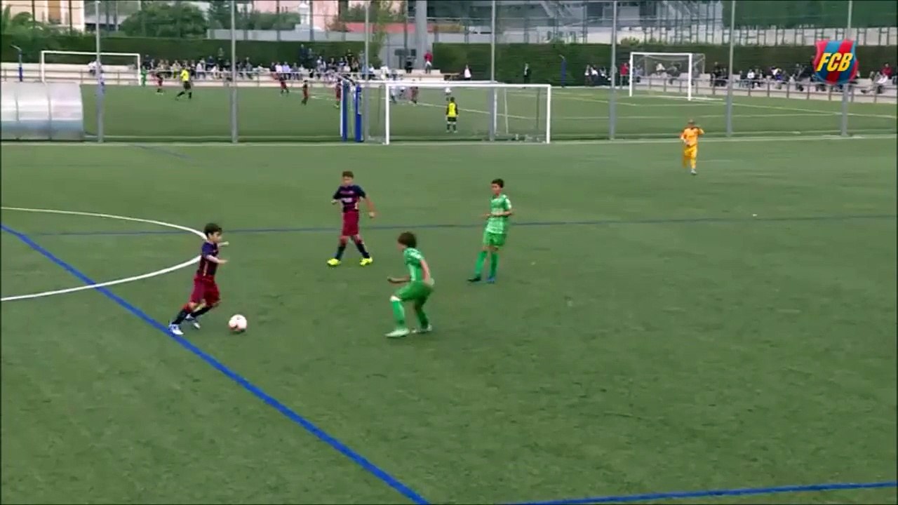 Superbe but de l'équipe de football junior du Barça U12