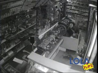 Convenience store owner fights robbers