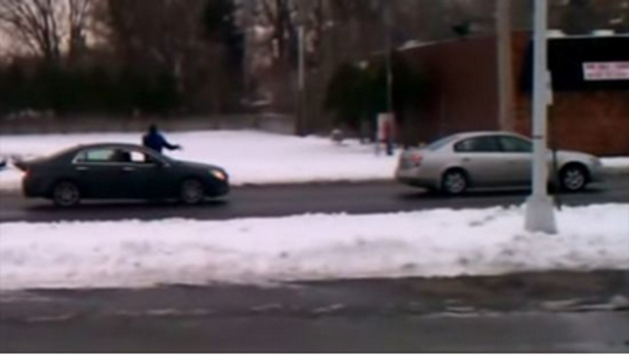 Ingenious Man Comes Up With The Smartest Way To Push His Stalled Vehicle