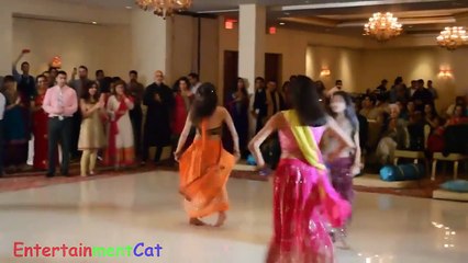 Pakistani Wedding 16 Years Old Girls Dance On (Radha) HD