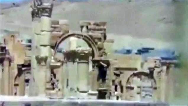 Syrie : l'Etat islamique détruit l'arc de triomphe de Palmyre