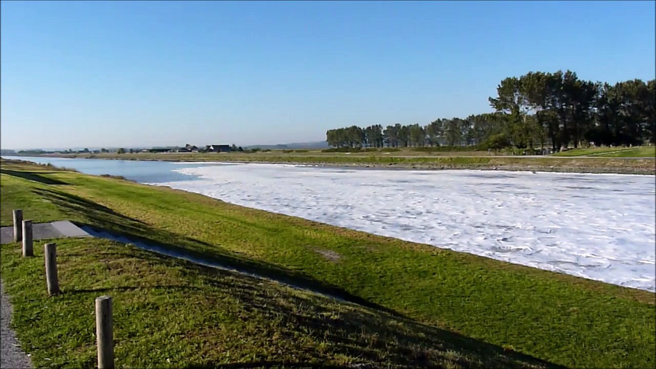 la marée qui monte au barrage du couesnon