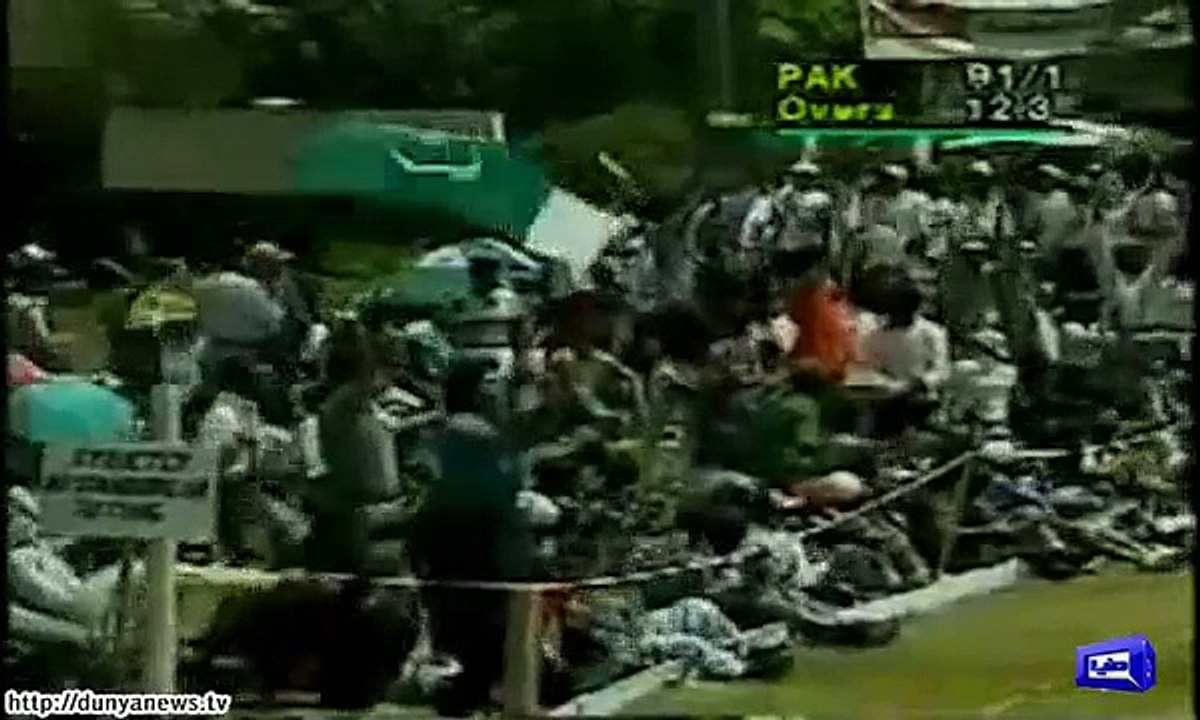 آج سے 18 سال پہلے آفریدی نے یہ کچھ کیا تھا، دیکھئیے ان کی تیز ترین سنچری کی جھلکیاں اس ویڈیو میں