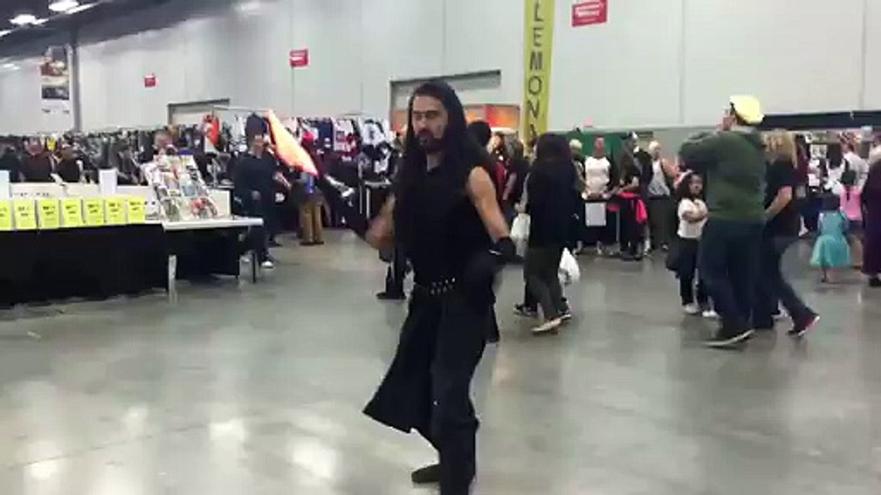 Un cosplayer qui maîtrise parfaitement les mouvements de son personnage