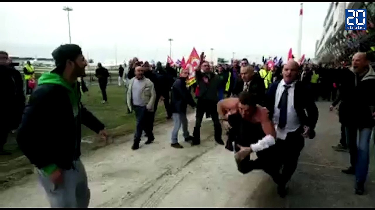 Le DRH d'Air France violemment pris à partie par des salariés