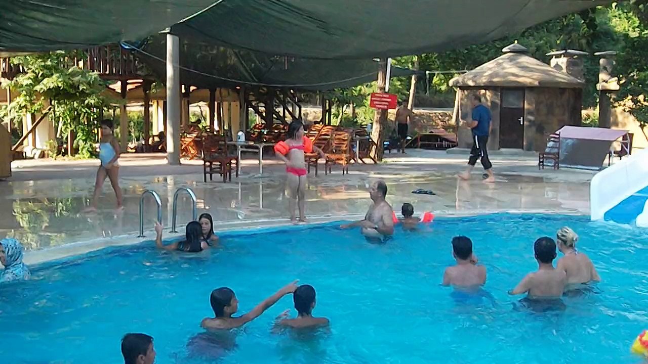 havuz eğlencesi