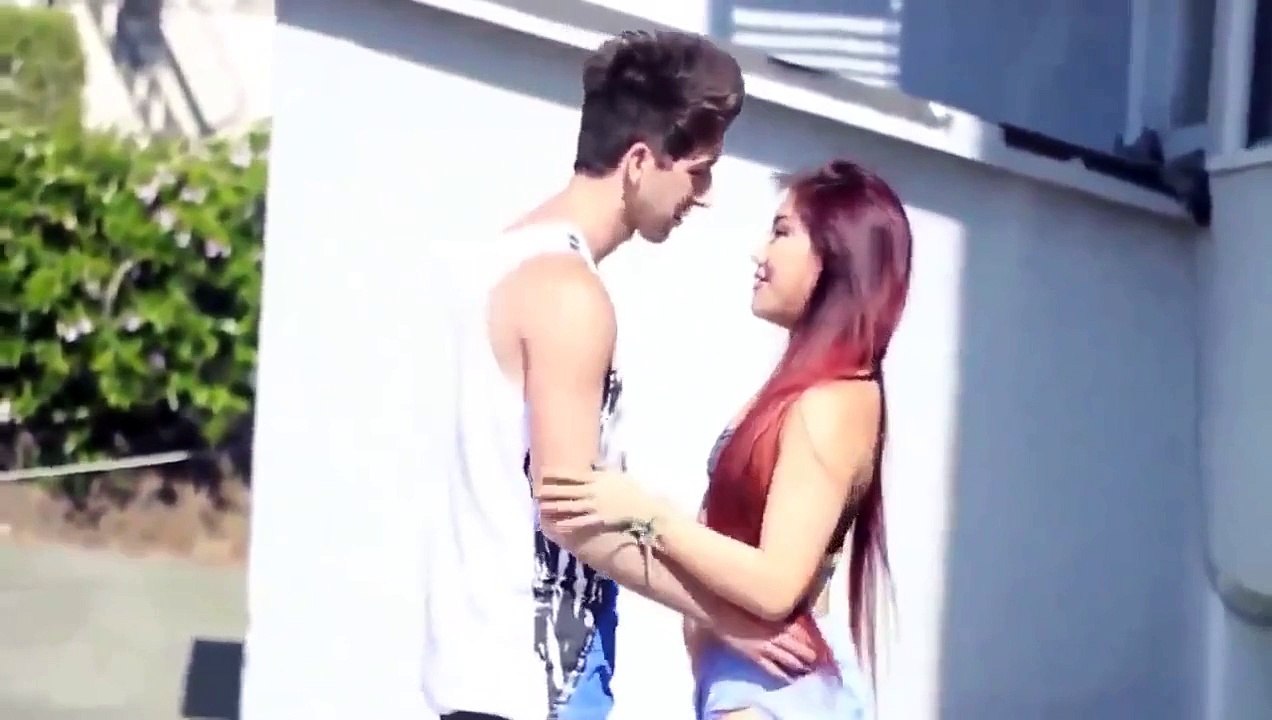 Pegadinha beijando mulheres super gostosas bem sexy Beijos com pegada Kissing Pranks Of 20