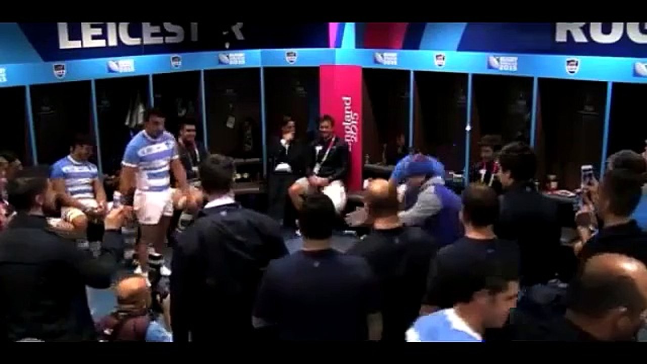 Diego Maradona fait la fête avec les joueurs argentins après leur victoire