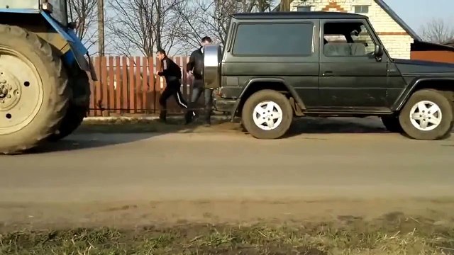 Узнай кто сильней Трактор или Mercedes
