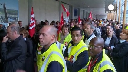 Download Video: Diretores da Air France violentados por trabalhadores em fúria