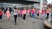 Octobre rose: un flash mob pour sensibiliser au cancer du sein sur le parvis de la gare de Béthune
