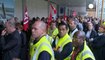 Air France, ira dei dipendenti contro i tagli. Dirigenti costretti alla fuga
