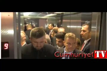 Erdoğan asansörde kaldı: 'Biri insin ya!'