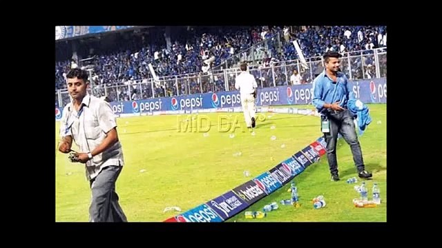 India vs South Africa Play Stopped as Fans Hurl Water Bottles(1)