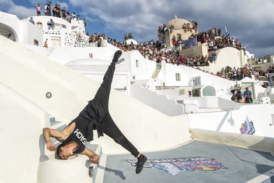 Freerunning on Rooftops in Greece | Red Bull Art of Motion 2015