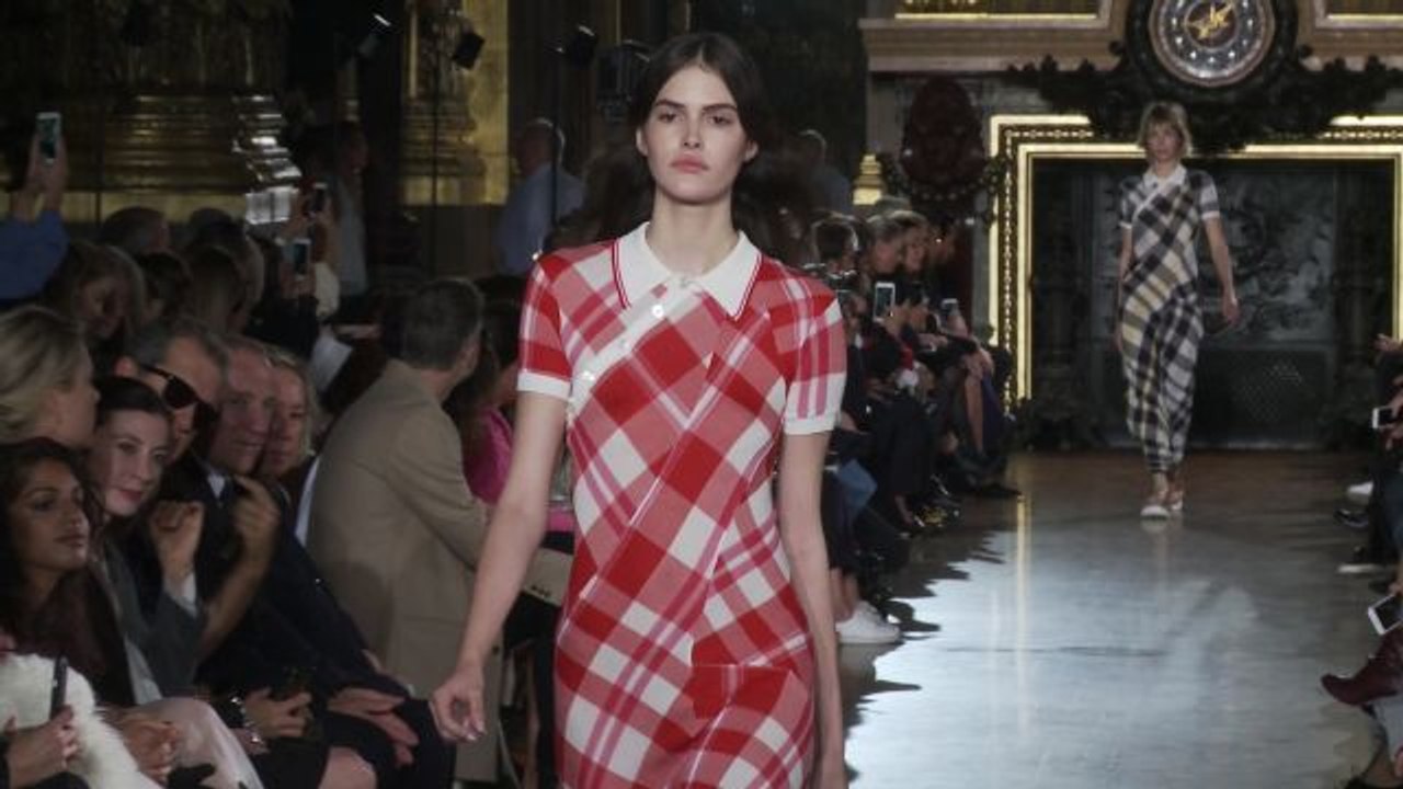 Vogue Fashion Week - Stella McCartney Spring 2016 Ready-to-Wear