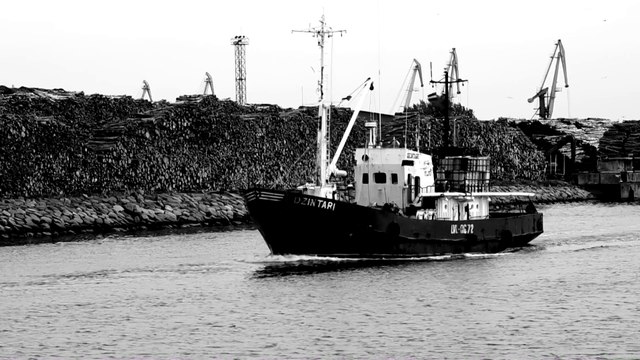 Лиепая. Южный мол, порт. ( МОНОХРОМ )