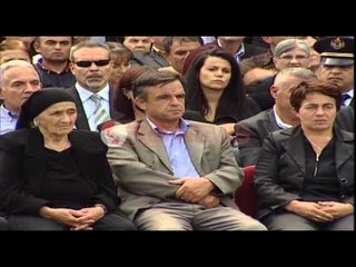 Lamtumirë nën/komisar Gjeta, krerët e shtetit përulen para Dëshmorit të Atdheut - Ora News