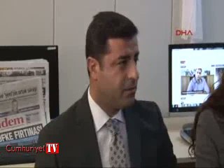 Demirtaş: Muhabirin kafasına silah dayamak açıkça öldürme tehdidi