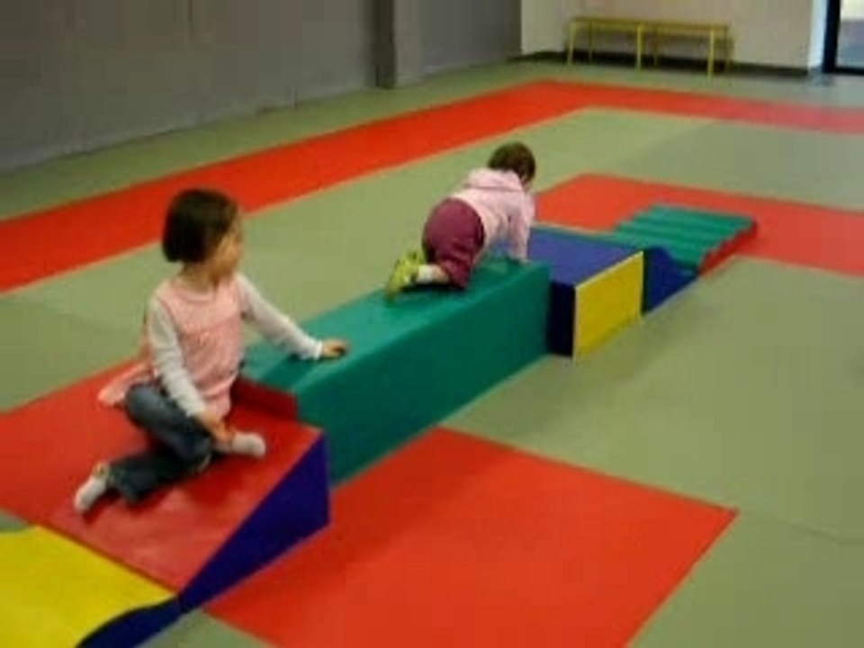 Julie et Charlotte au dojo......