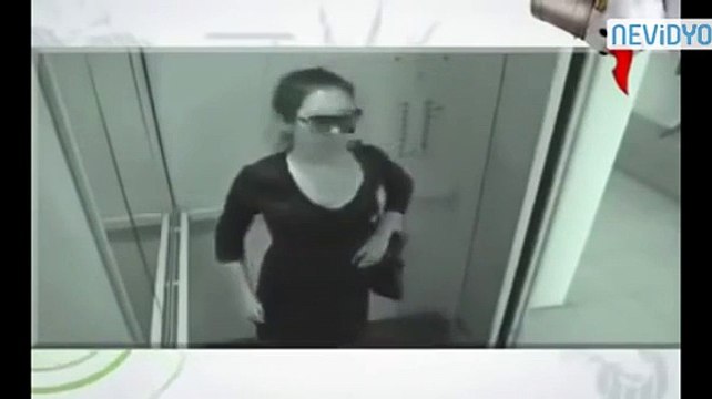 Genç Kız Asansörde Kameraya Yakalandı! çok komik