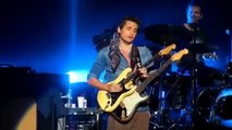 John Mayer takes guitar from fan mid-solo and finishes with it