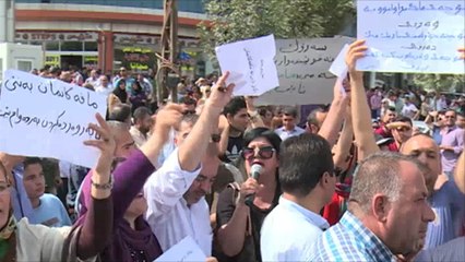 تظاهر معلمي وموظفي السليمانية بسبب تأخر صرف رواتبهم