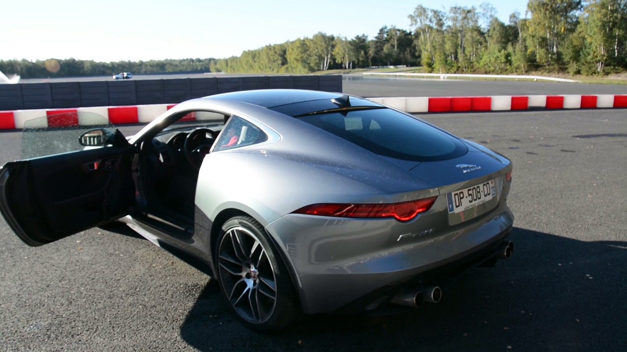 Quand la Jaguar F-Type R fait rugir son V8