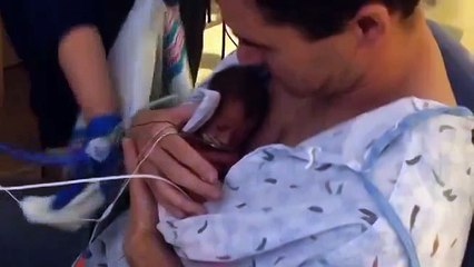 Папы впервые видят своих новорожденных детей!